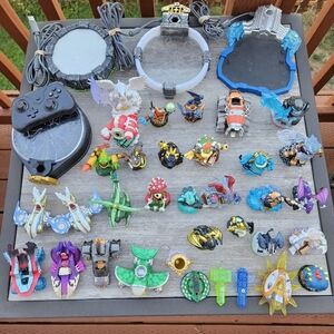 Skylanders Toys Huge Lot of 34 Mixed Figurines / Giants, 4 Portals & Controller